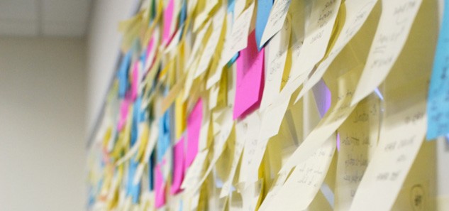 Impressie van onze ideeën, uitgeschreven op post-its