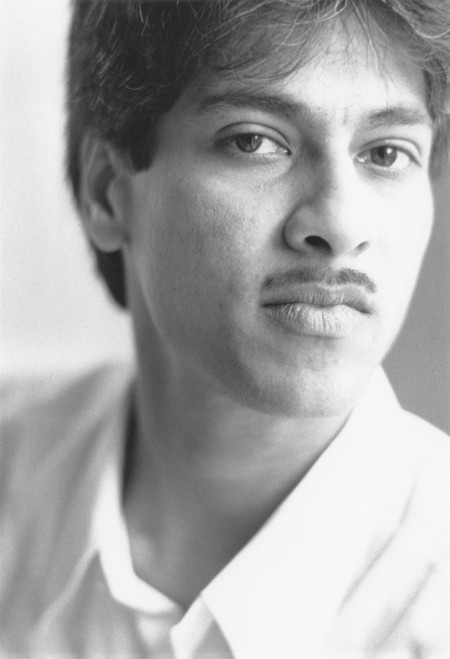 Anil Ramdas met vlassig snorretje in 1992. Fotocredit: Willem Diepraam