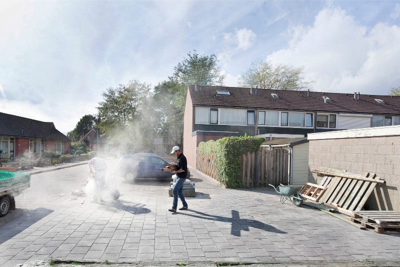 ‘In het dorp Zwartemeer moest een fietspad worden verlegd. De bewoners konden dat uitvoeren voor een kwart van onze prijs.' Foto: Otto Snoek
