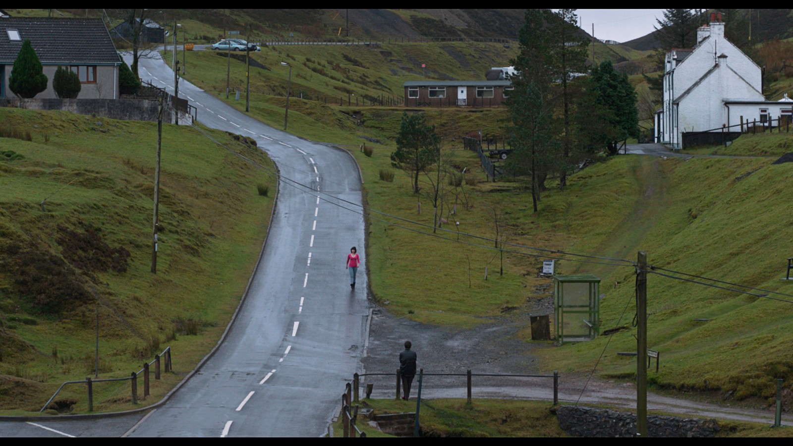 Still uit Under the Skin. Scarlett Johansson en het Schotse landschap spelen de hoofdrol in de verfilming van Fabers Boek