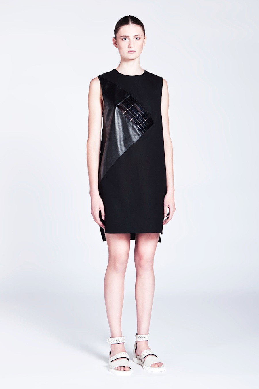 Solar Dress. Jurk met zonnepaneel. Foto: Michèlle van Vliet