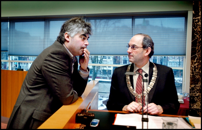 Rob Oudkerk (PvdA), hier met burgemeester Job Cohen, ging ten onder door cocaïnegebruik en prostitutiebezoek. Foto: Joost van den Broek/HH