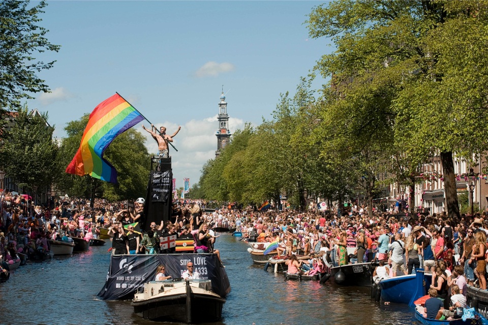 'Het zijn niet een paar Roemenen die tijden de Gay Pride mobieltjes stellen' Foto: Yuriy Dyachyshyn/AFP/ANP