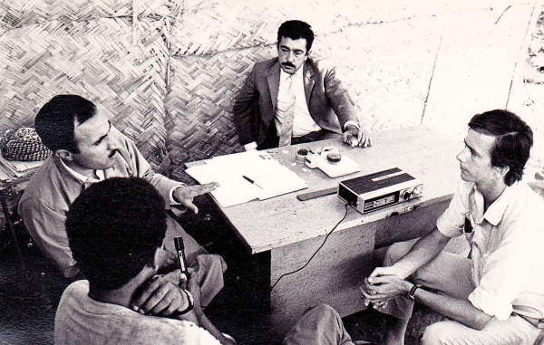 Koos van Dam interviewt Koerdische leiders in de bergen, 1971. Foto: Rienko Wilton