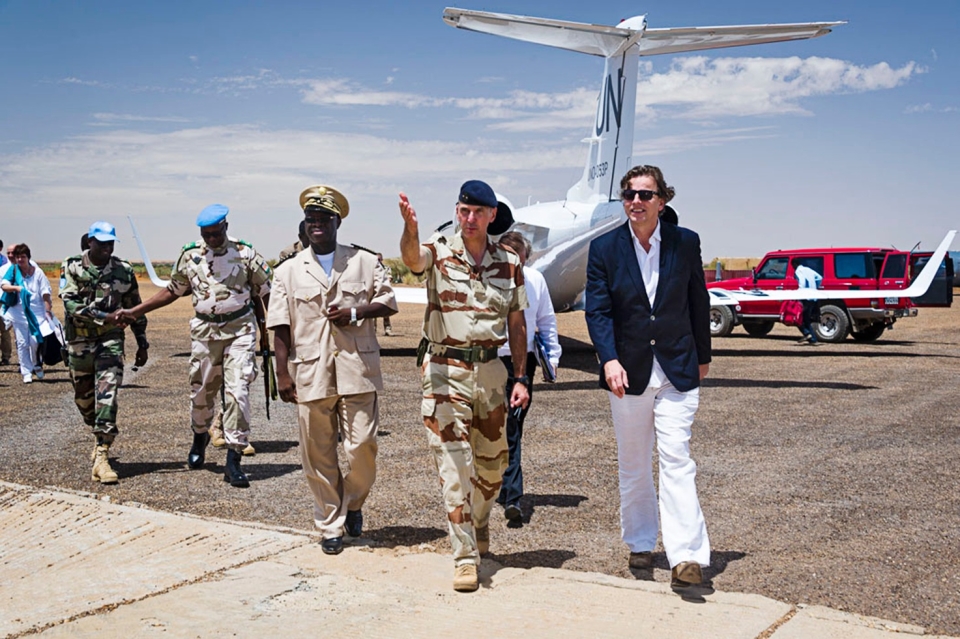 Goa, 10 juli 2013: Bert Koenders komt polshoogte nemen bij de vredesmissie daar. Foto: J.Bardenet/armée de Terre/ECPAD
