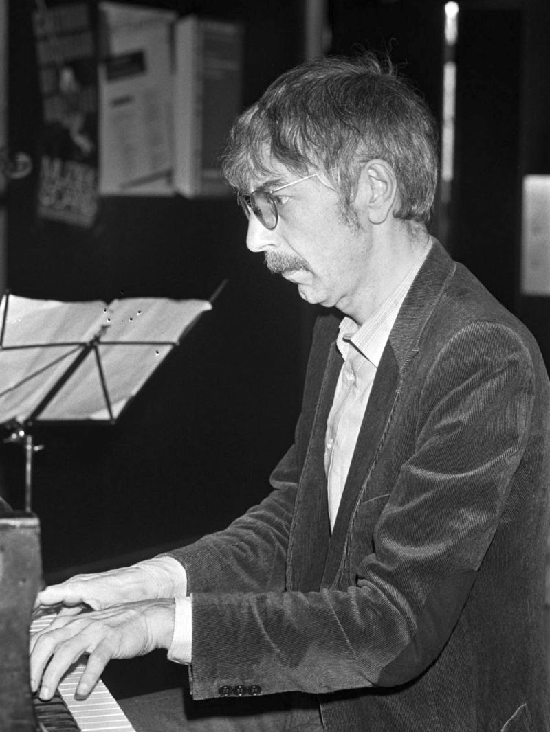 Credit: "Reinbert de Leeuw 1983" by Anefo / Croes, R.C. - Pianist Reinbert de LeeuwDutch National Archives, The Hague, Fotocollectie Algemeen Nederlands Persbureau (ANeFo), 1945-1989,Auteursrechthebbende Nationaal Archief CC-BY-SA