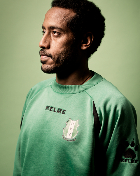 ‘Yes,’ zegt hij met een grote grijns. ‘Ajax. Toekomst!’ Foto: Jan Rosseel