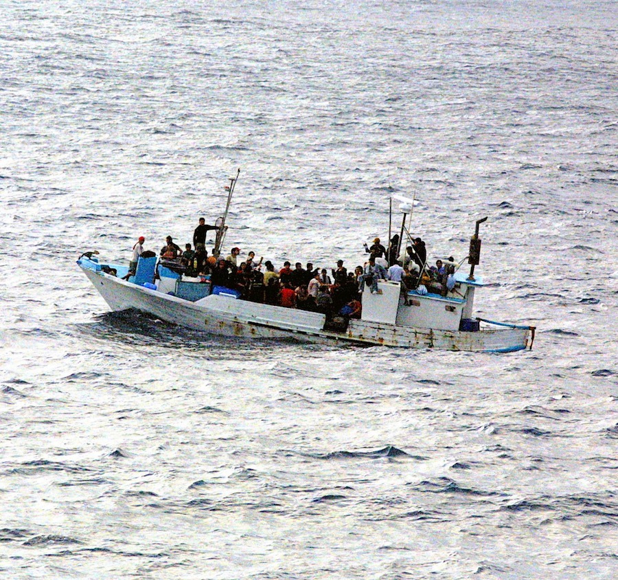 Wanhopige bootvluchtelingen de reallifesoap redden. Foto: U.S.Navy Photo
