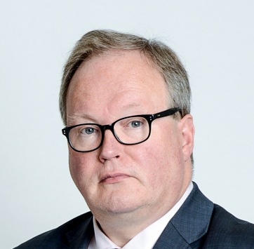 ...en Van Baalen die lachend elk argument van tafel veegt...Foto: Eve van Soens/EU