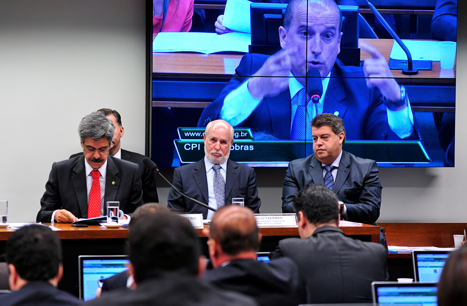 In the middle: Julio Faerman. Photo: Zeca Ribeiro/Camara Dos Deputados