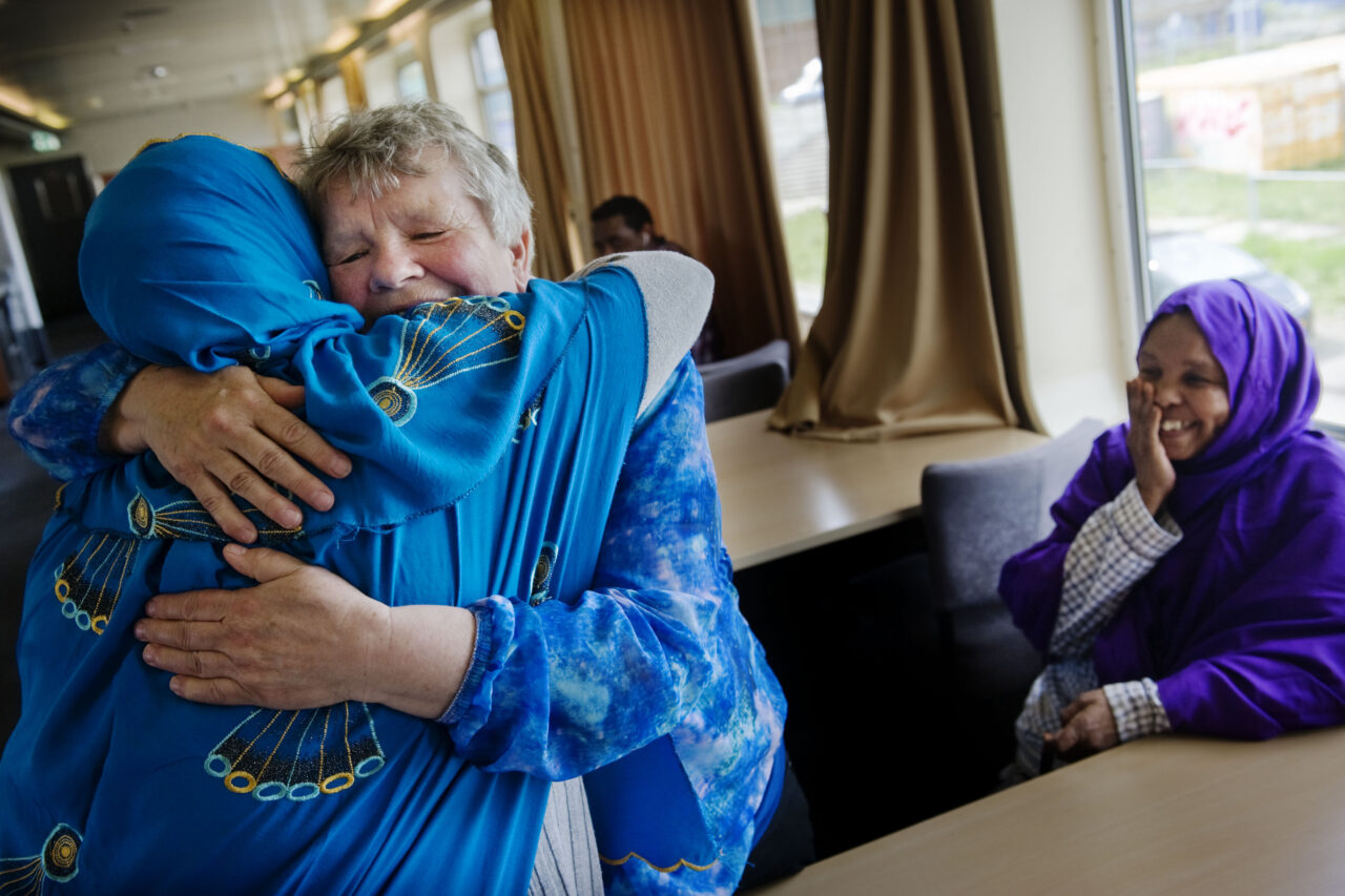 Uitgeprocedeerden op Groningse bed-bad-brood-boot van stichting Inlia
