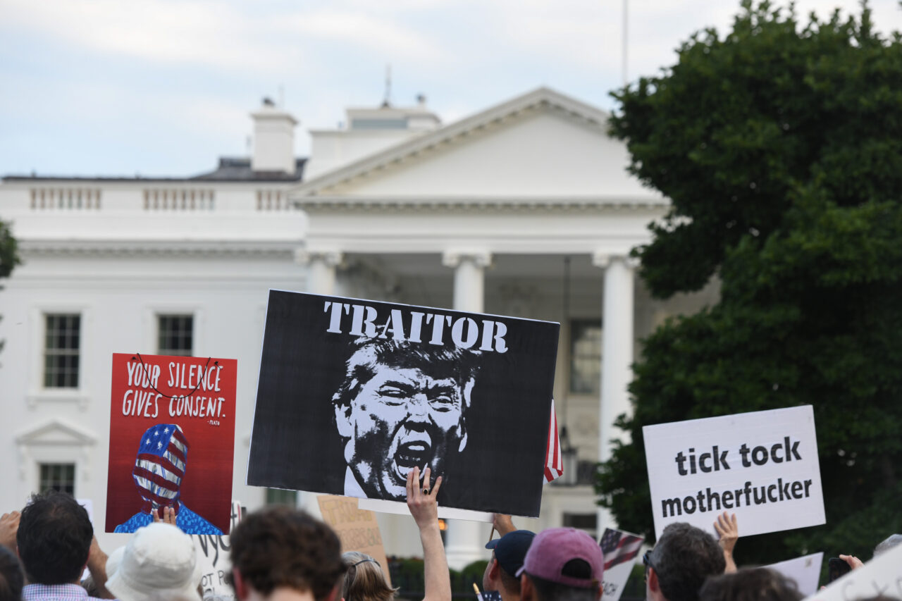 Protest tegen Trump bij het Witte Huis, twee dagen na zijn ontmoeting met Poetin in Helsinki.