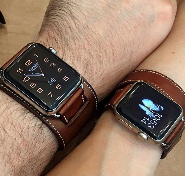 Beeld van een smartwatch om een pols