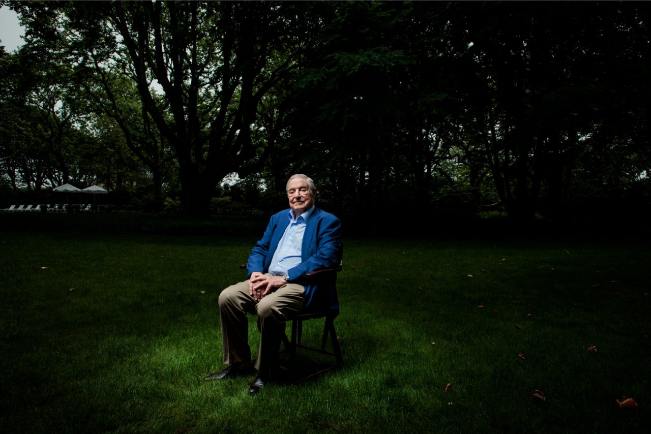 George Soros in zijn tuin