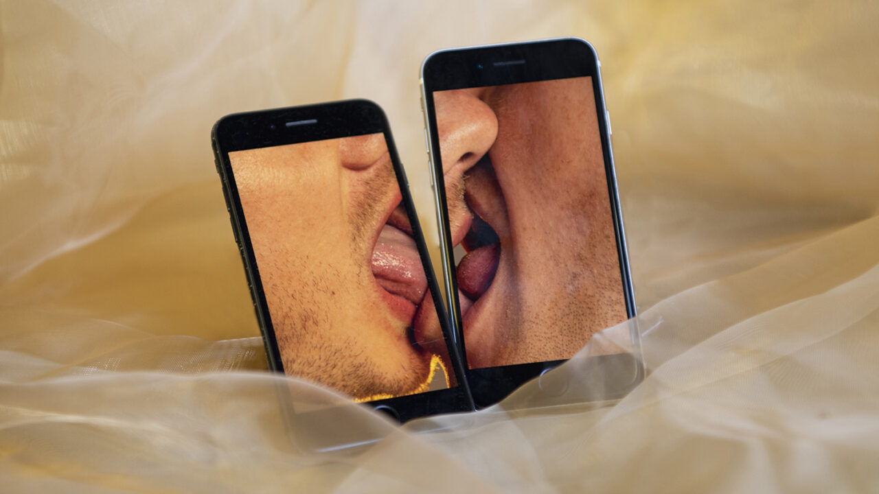 Verslaafd aan online aandacht: in de greep van datingapp Grindr - Vimarsana News