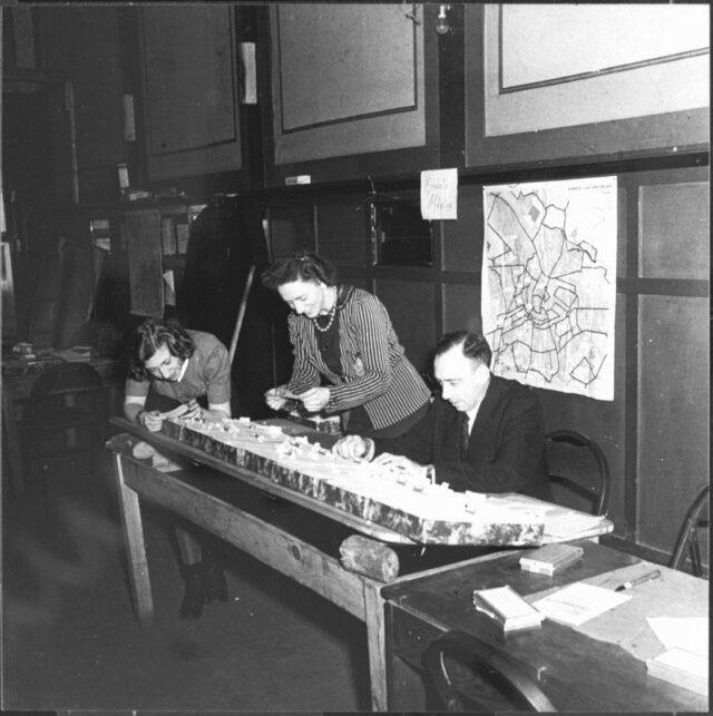 Afdeling ‘Groentedistributie’ van de Joodse Raad, najaar 1942. Foto: Johan de Haas.